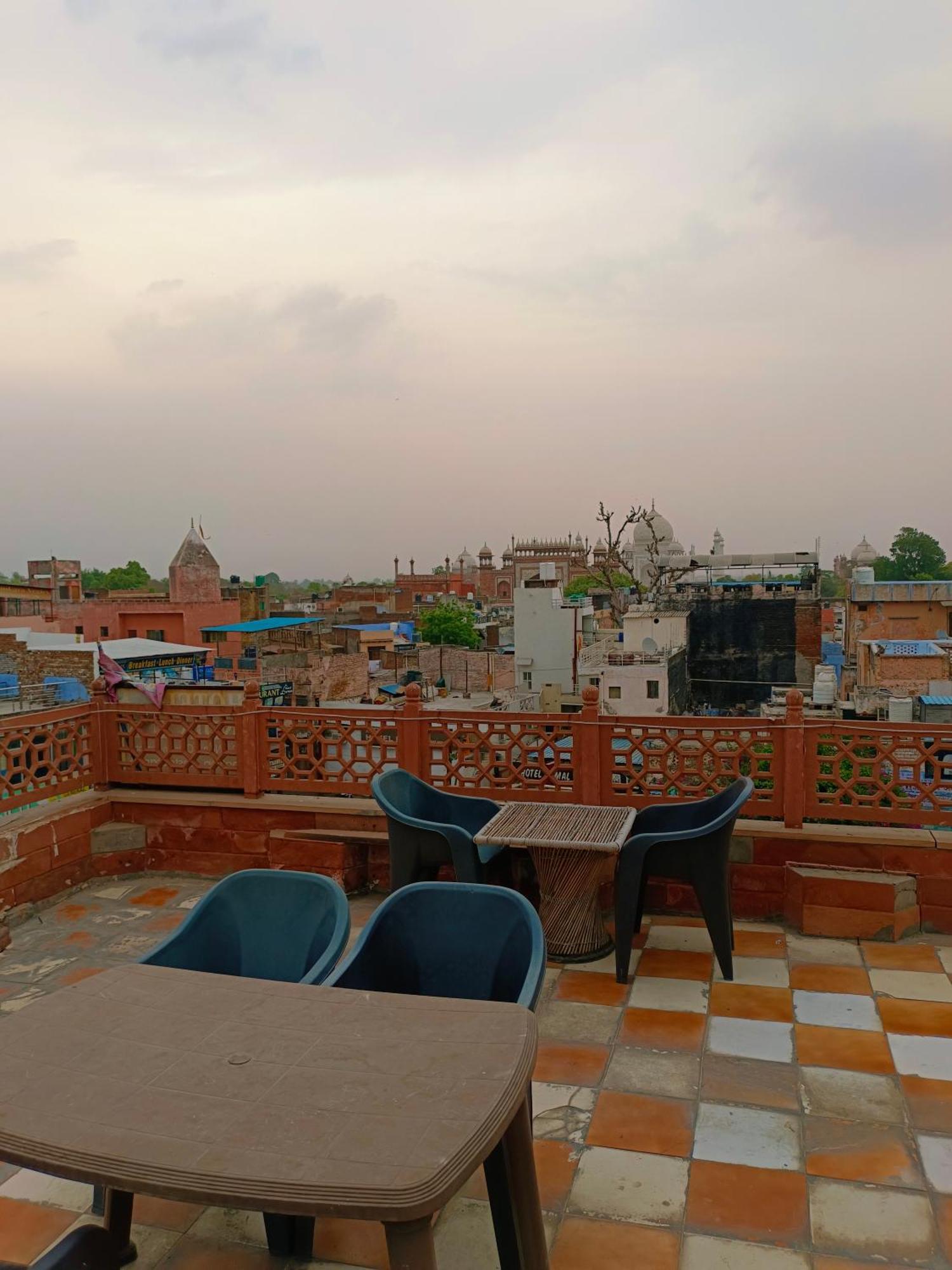 Hotel India Inn Walking Distance From Taj Mahal-- Rooftop Taj Mahal View Агра Екстер'єр фото